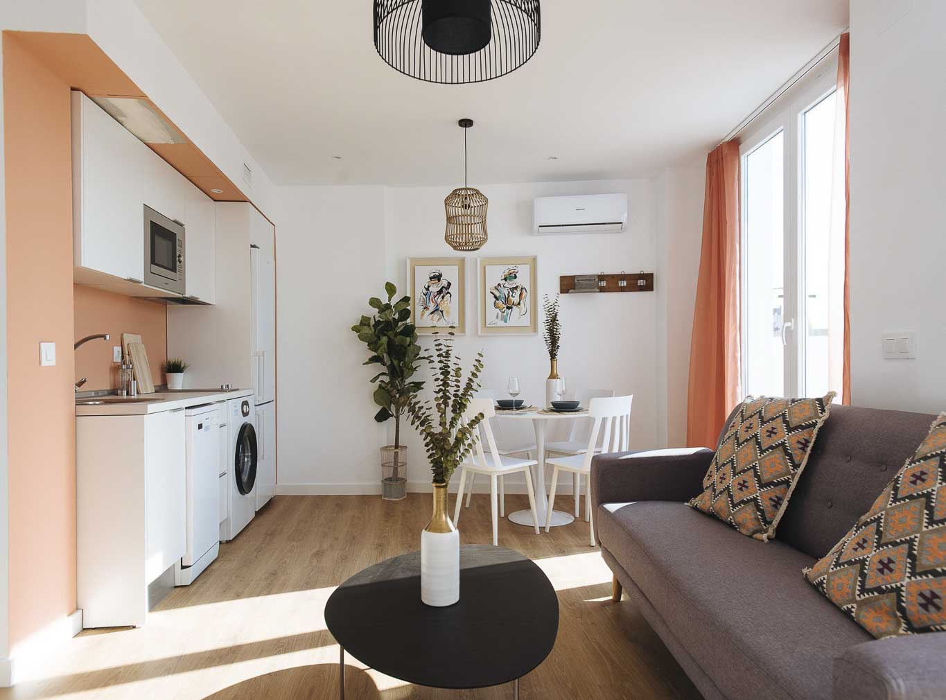 Lola 14 Tourist apartments with pool solarium in Seville – Magno Apartments